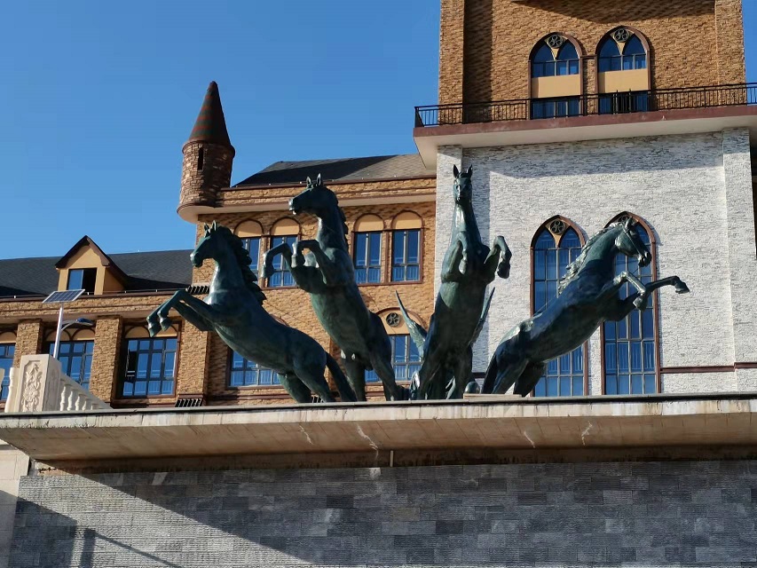 湖南電子科技職業(yè)學院校園雕塑